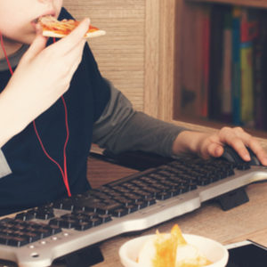 Videospelletjes zetten aan tot méér eten