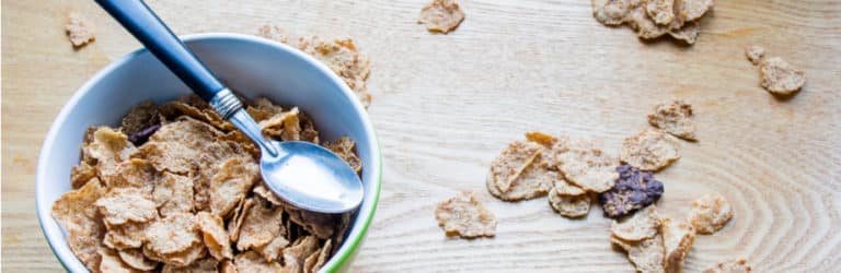 Céréales petit déjeuner complètes pour la tension