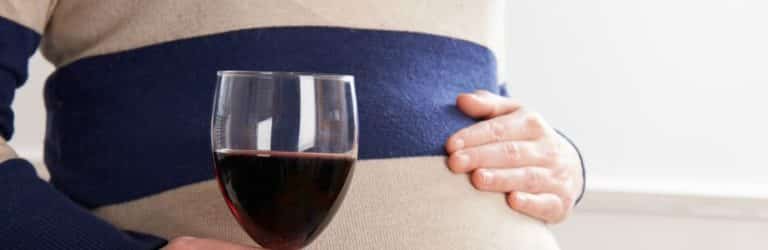 Een op de drie vrouwen kan niet weerstaan aan alcohol tijdens de zwangerschap