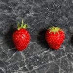 Aardbeien gaan de gevolgen van vet niet tegen