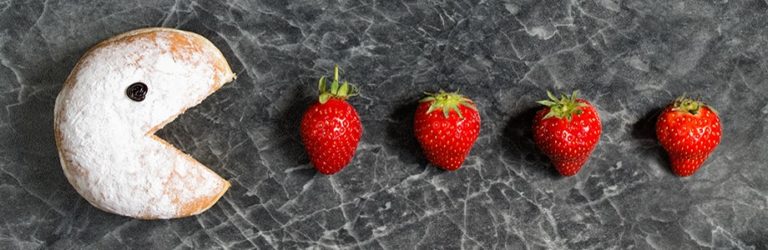 Aardbeien gaan de gevolgen van vet niet tegen
