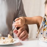 Agitation et néophobie alimentaire: prédisposition génétique?