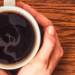 Boire du café avec modération réduirait le risque de mortalité