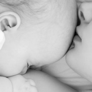 Dormir avec bébé prolonge la durée d’allaitement