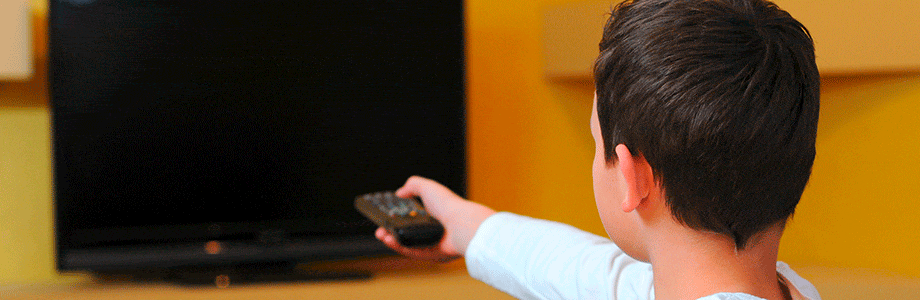 La télévision inciterait les enfants à boire plus de boissons sucrées