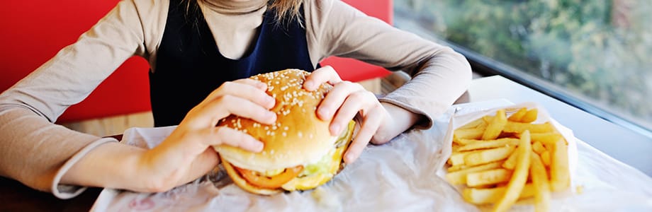 Les stars musicales promotionnent la malbouffe chez les jeunes