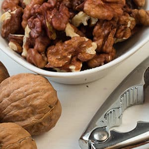 Les bienfaits des noix passent aussi par le microbiote