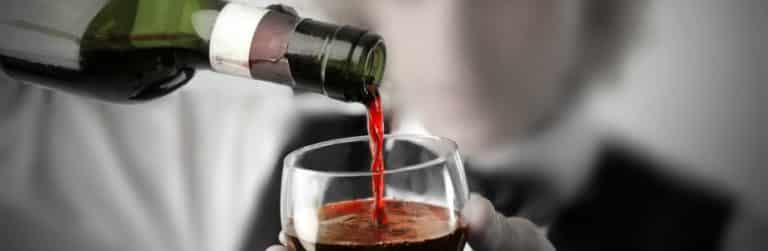 Alcohol: glas en manier van inschenken beïnvloeden consumptie