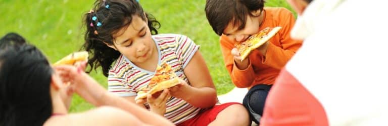 Een op de twee ouders kijkt naast de gewichtsproblemen van zijn kind