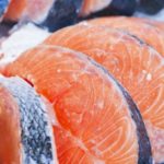 Le saumon d’élevage fait peur