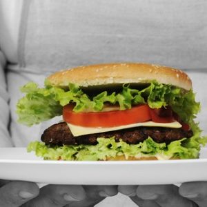 Obésité: le gras récompenserait le cerveau comme les drogues
