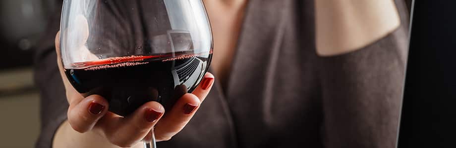 «French Paradox»: le vin rouge agirait aussi sur le microbiote