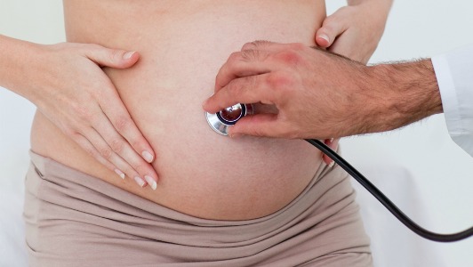 Vitamine B9: compléments recommandés pendant la grossesse