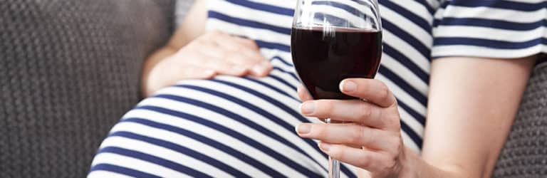 Alcool et grossesse: quelles femmes boivent le plus en Europe?