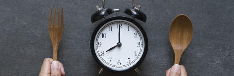 Chrononutrition: manger avant de dormir ferait grossir