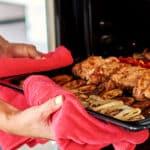 Un four qui cuit tout en même temps sans brûler