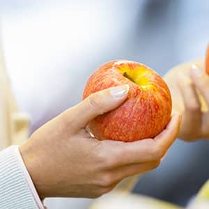 Ex-fumeurs: mangez des pommes et des tomates!