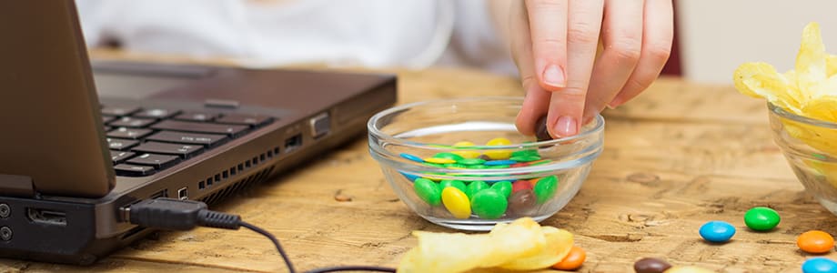 L’impulsivité pousse au snacking chez les adolescents