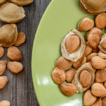 Amandes des noyaux d’abricots: attention au cyanure!