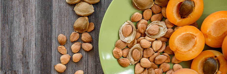 Amandes des noyaux d’abricots: attention au cyanure!