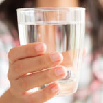 Cystite: boire plus d’eau réduit le risque chez la femme