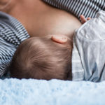 Le lait maternel peut-il transmettre l’obésité à l’enfant?