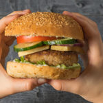 Les aliments ultra-transformés font-ils manger plus?