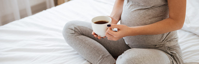 Consommation de caféine pendant la grossesse & atteinte hépatique chez le bébé