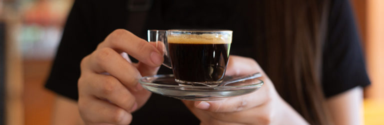 Kan cafeïne de invloed van fastfood beteugelen?
