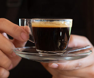 La caféine peut-elle contrer les effets de la malbouffe?