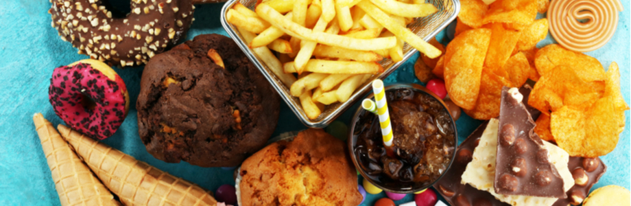 Aliments ultra-transformés et mortalité : plus que le sucre