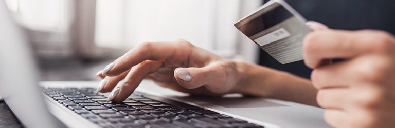 Achats en ligne : plus de dépenses, mais moins de sucreries