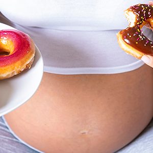 Aliments ultra-transformés chez la maman, obésité chez l’enfant?