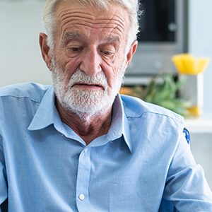 Une faible densité osseuse, un signe annonciateur de démence ?