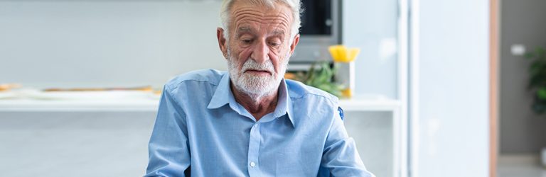 Une faible densité osseuse, un signe annonciateur de démence ?
