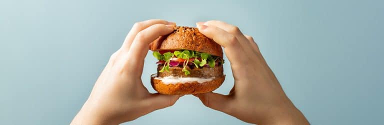 Les burgers végétaux sont-ils sains ? Pas toujours…