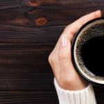 Café et Parkinson : la caféine et ses métabolites impliqués