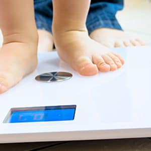 Des polluants associés à une obésité à risque chez l’enfant