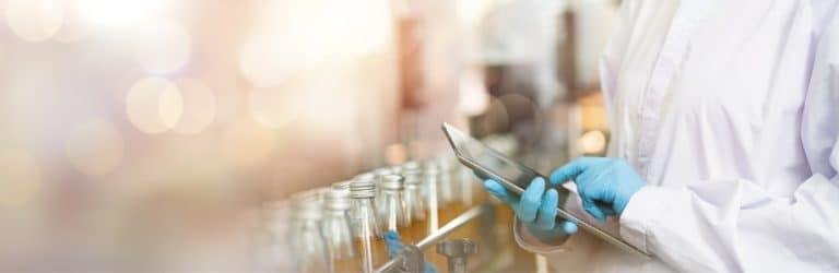 Les bouteilles en verre renfermeraient plus de microplastiques